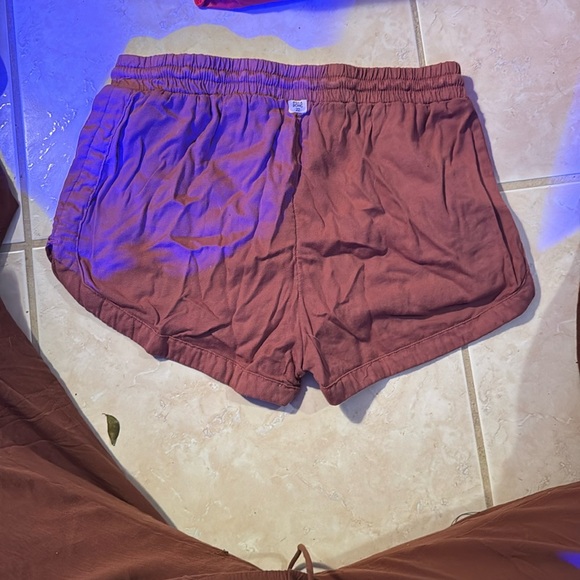 Billabong Roadtrippin Shorts in Dark Pink - Picture 4 of 4